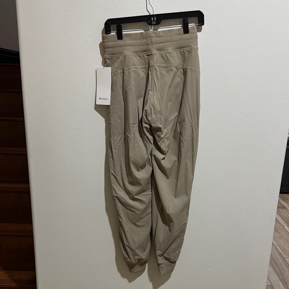 Lululemon Dance Studio Mid-Rise Jogger Lined Sheer Oak NWT - Picture 3 of 4